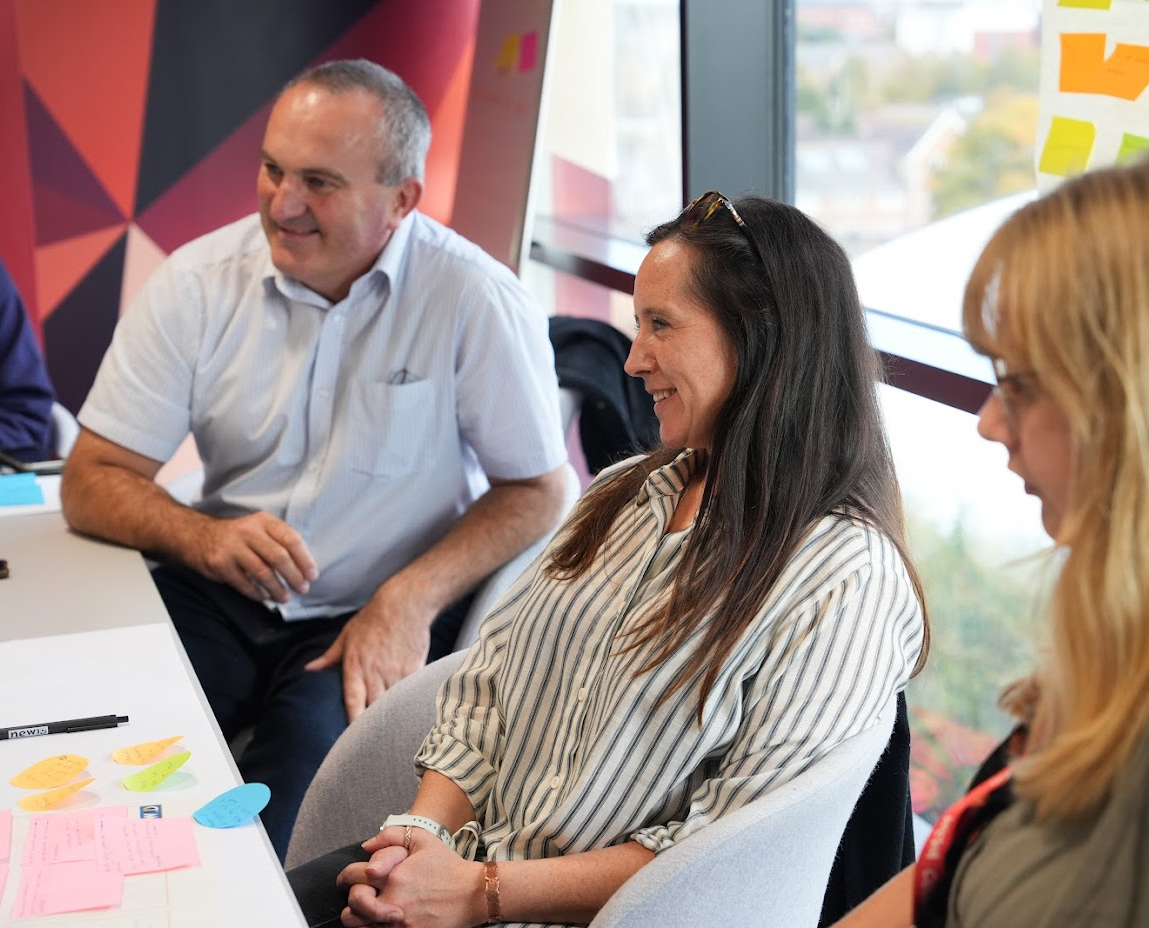 Dylunio Gwasanaethau Digidol gyda Phobl: Sesiynau Digidol Newid